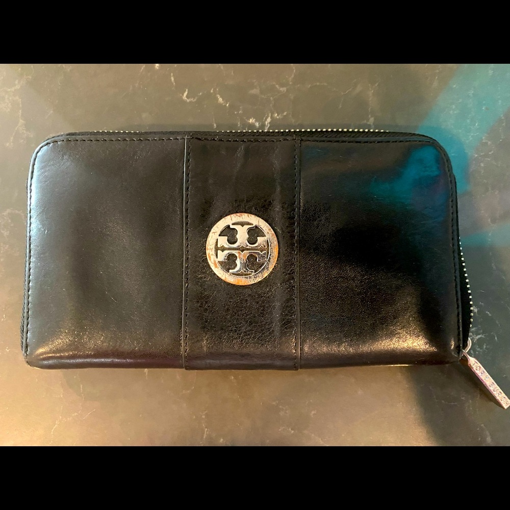 Tory Burch zipper wallet